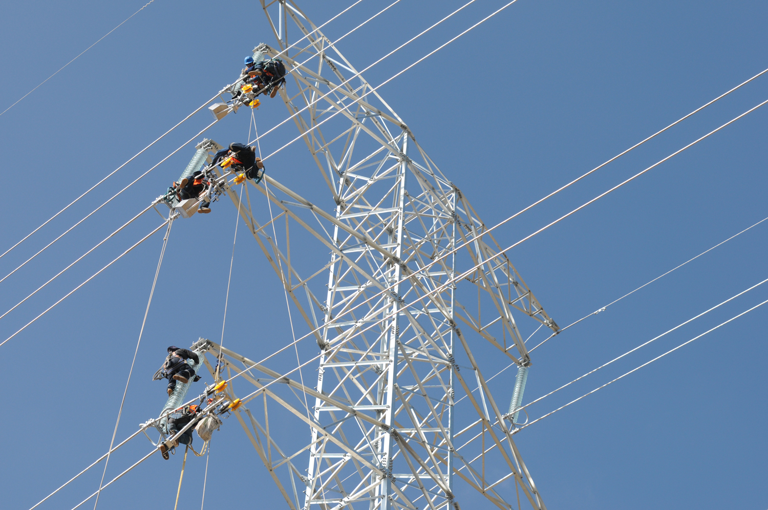 AEP and Quanta's $72B Partnership Revolutionizes US Transmission Infrastructure in 2025