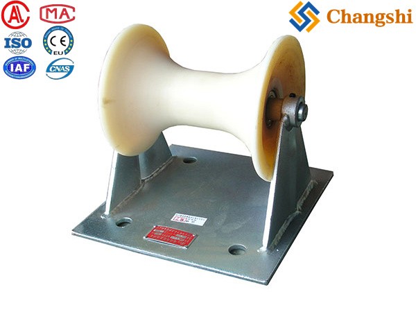Heavy-Duty Steel Plate Ground Cable Roller - Image 1